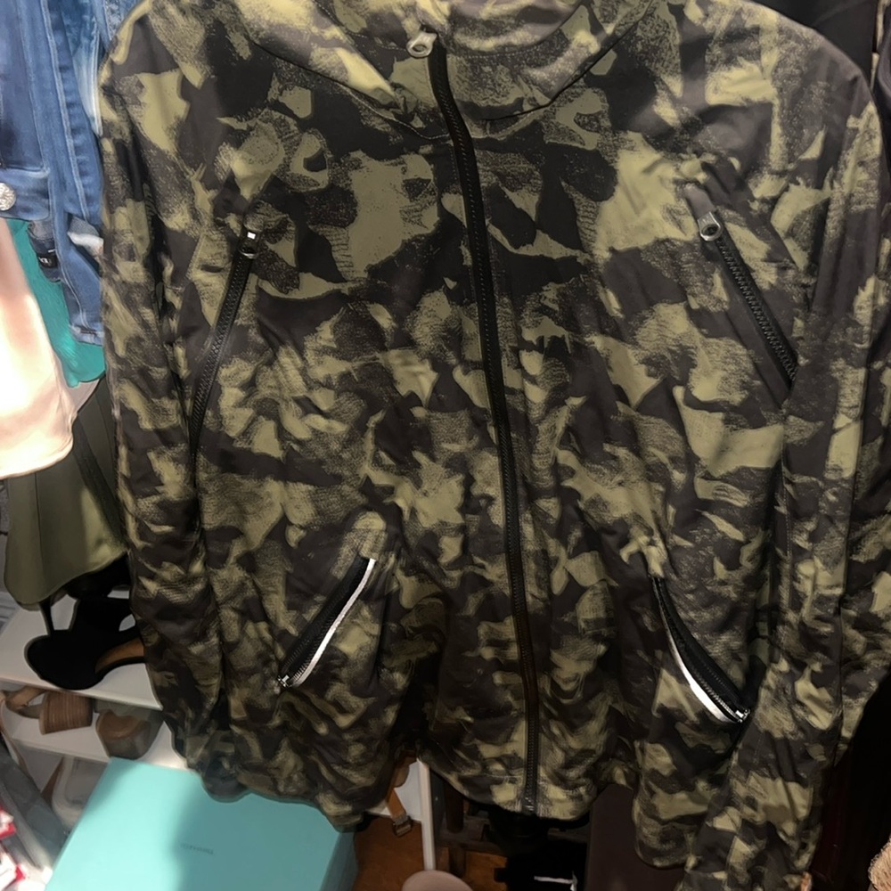COPY - Lululemon windbreaker never worn 12